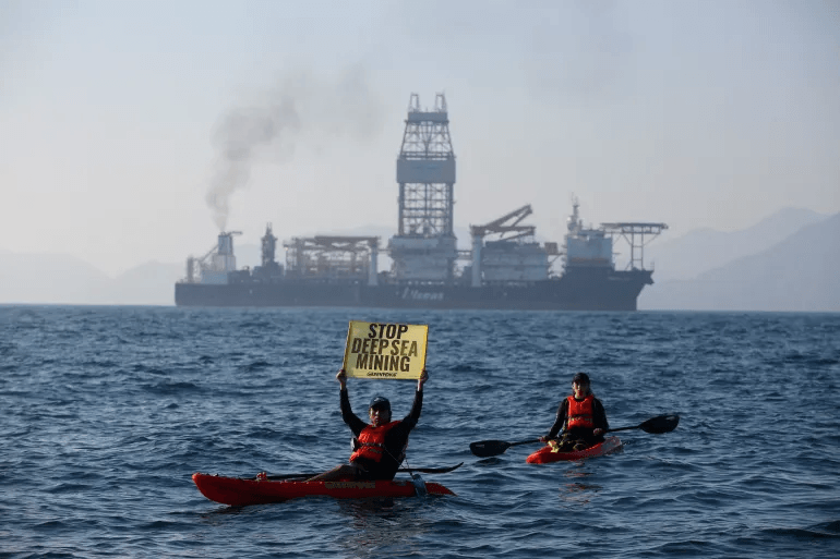 Deep sea mining